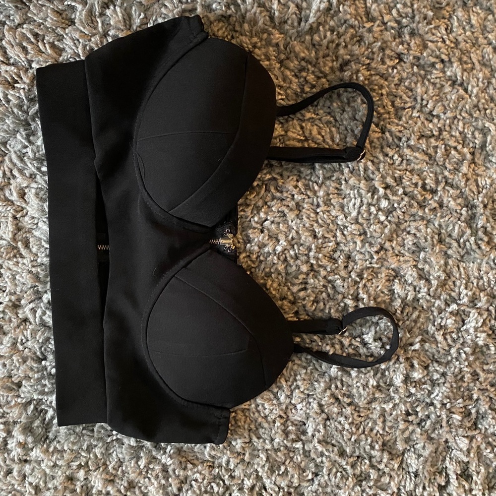 Cute black crop top!